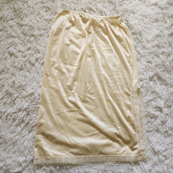 Vintage Fortune‎ Beige Yellow Slip Women's Medium - Picture 1 of 3